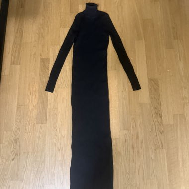 Mango, schwarzes extra langes Sweaterkleid S