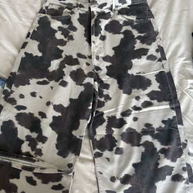 Pull&Bear Cow-Print-Jeans