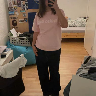 Rosa - Praise God T-shirt