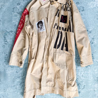Cappotto trench con stampa propaganda Vivienne Westwood