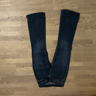 Levis Jeans, dunkel
