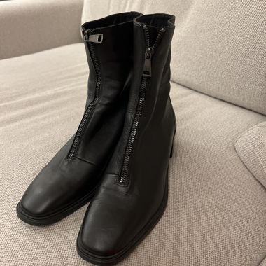Stivaletti alla caviglia in pelle vera neri con zip