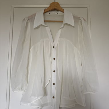 Weisse transparente Bluse