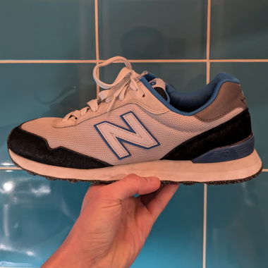 New Balance bleues, noires & grises