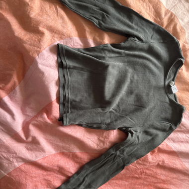 T-shirt côtelé gris à manches longues