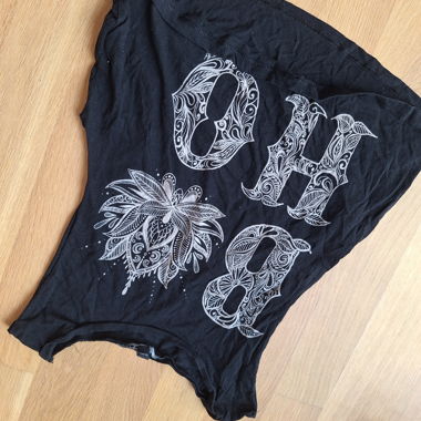 Schwarzes Tanktop mit Print