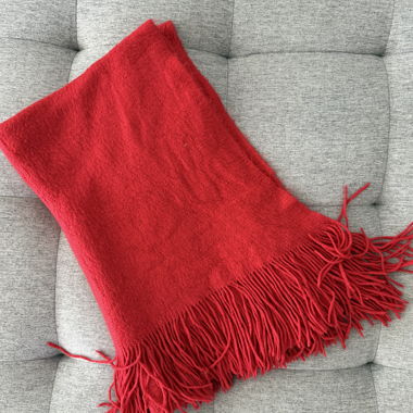 Écharpe rouge avec franges