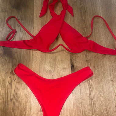 Roter Bikini