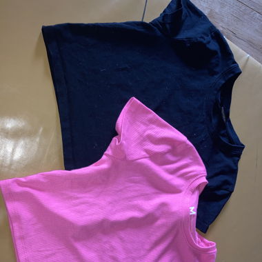 Crop Top‘s neon pink&schwarz