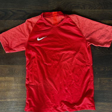 T-shirt de sport Nike rouge