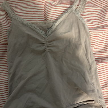 Top in pizzo Brandy Melville