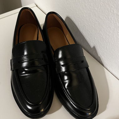 Loafers black