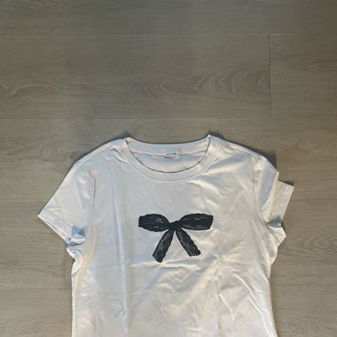 t-shirt mit Schleife