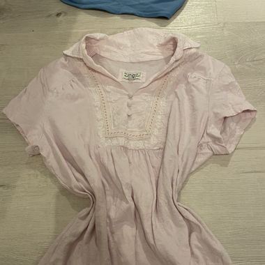 rosa Vintagebluse mit Knöpfen