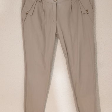 Pantalon beige pour femme avec poches zippées