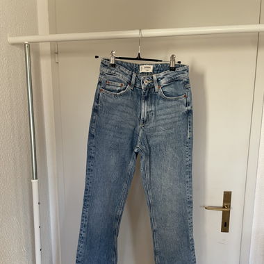 Vintage Straight Leg Jeans mit Frayed Hem