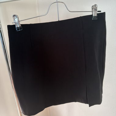 Schwarzer minirock, elastischem Bund Seitenschlitz