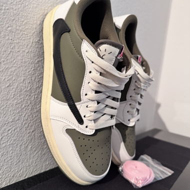 Nike Air Jordan 1 Low Travis Scott Olive Tagl. 43