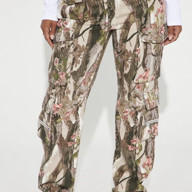 Pantaloni cargo mimetici con motivo floreale