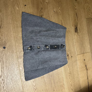 Grauer Minirock