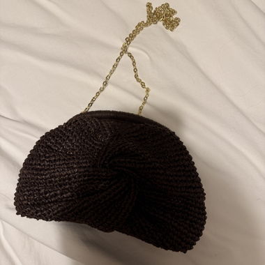 Pochette marron avec chaîne