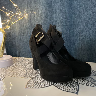 Décolleté nere con cinturino