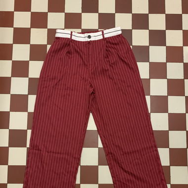 rote gestreifte Hose