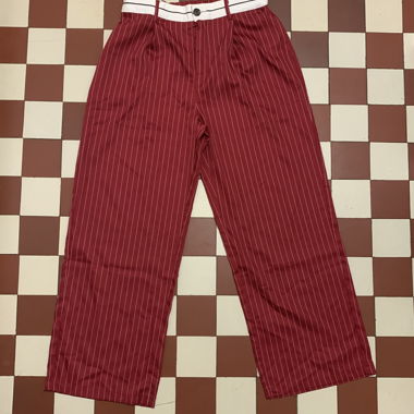 rote gestreifte Hose