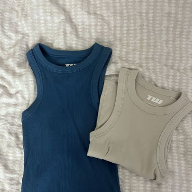 2 Tank Tops