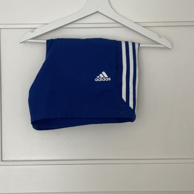 blaue adidas shorts