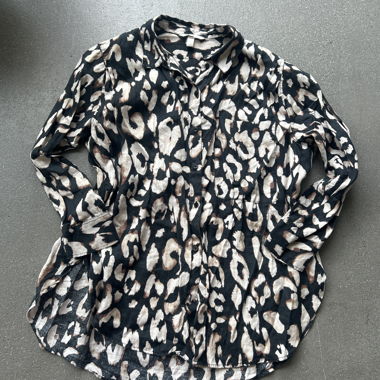 Camicia di lino con stampa leopardata