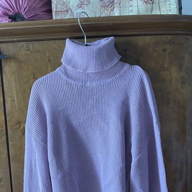 Maglione collo alto viola 