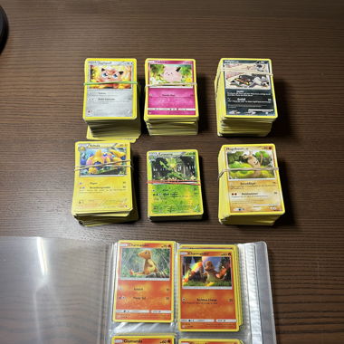 Pokemon Karten mit Pikachu; Glumanda 