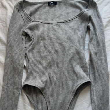 Grey ribbed long-sleeve bodysuit