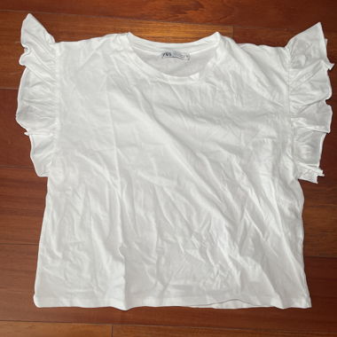 Weisses ZARA T-Shirt mit Rüschen