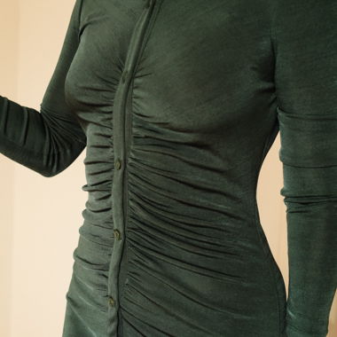 Grünes Kleid für die Festtage