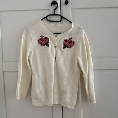 Beautiful cardigan with embroidery 