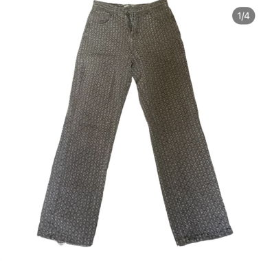 Braune Jeans mit Löchern