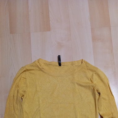 Gelber Pullover