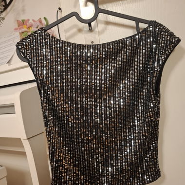 Haut à sequins noir