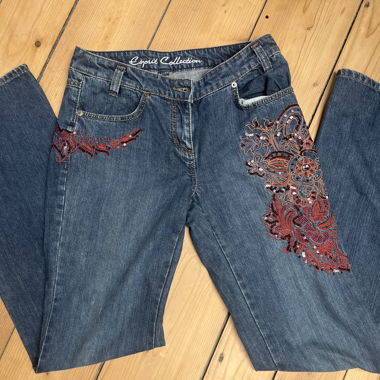 Bootcut Jeans mit Stickerei