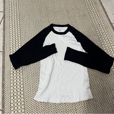 Schwarz weisser Brandy Melville pulli downtown