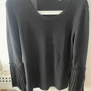 Maglione Esprit nero con maniche sfrangiate
