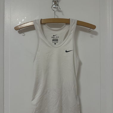 weisses Nike Sporttop