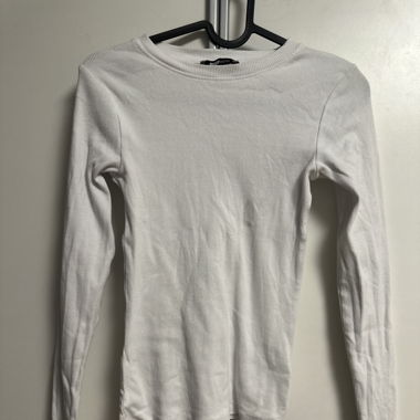 Weisser Pulli