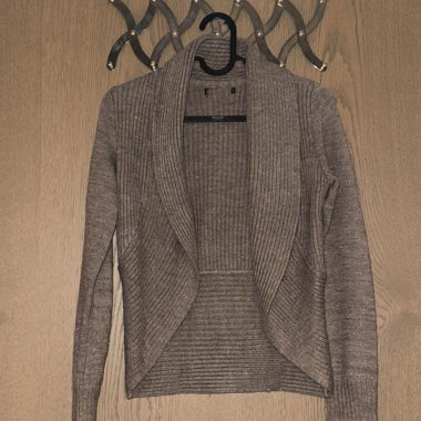 Gilet en maille côtelée marron