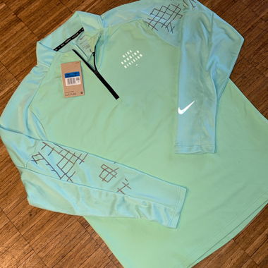 Top Nike Running Division verde