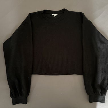 Schwarzer kurzer Strickpullover