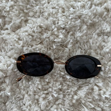 Occhiali da sole ovali con stampa leopardo