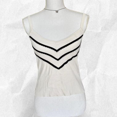 Y2K vibes with this knitted cami 